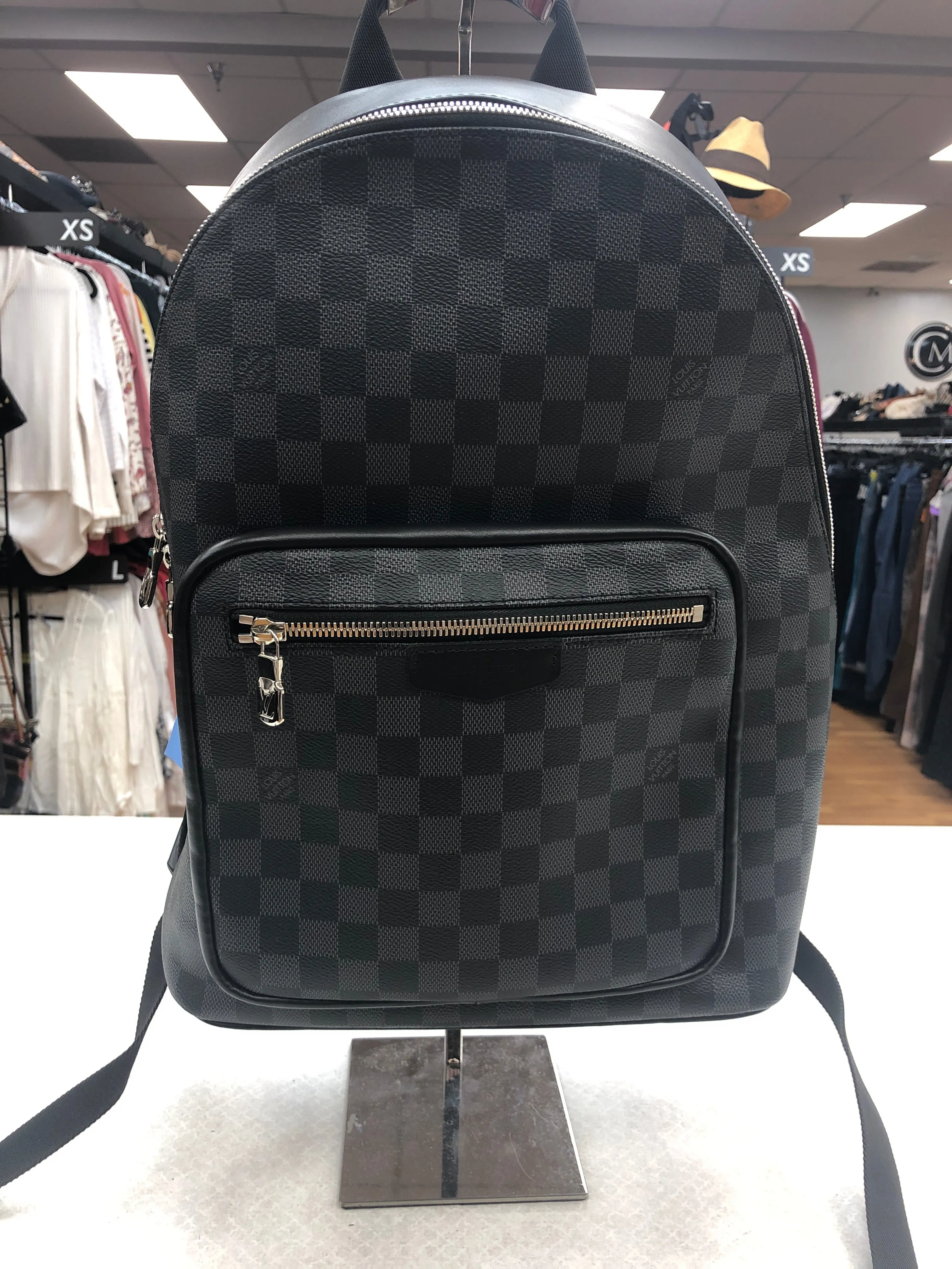 Backpack Designer By Louis Vuitton  Size: Large
